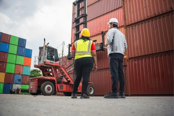 london customs clearance agents handling cargo